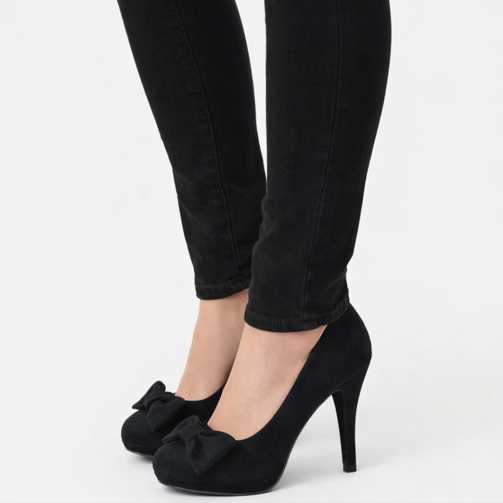 G By Guess Jasleen Modern Pin-up Retro Chic Hidden Platform Pumps. WMS 7M